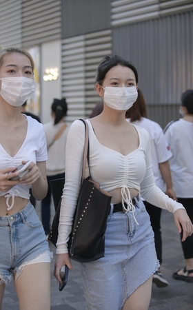 青春富有性感