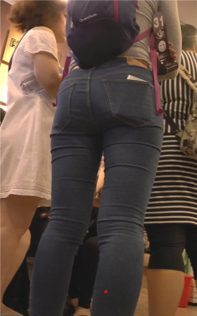 牛仔丰满妹子