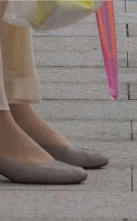 4k-米色连衣裙高跟鞋美女街拍肉丝