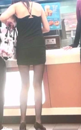 街拍极品高挑黑丝美女