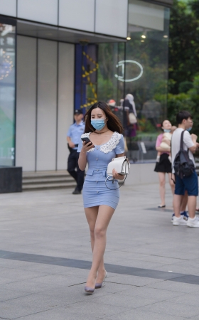 2081-2+104/丰腴的丝袜女人