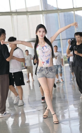 白嫩牛仔热裤高叉~ [23P]