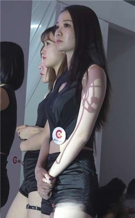 极品性感美臀小清新女神姐姐。
