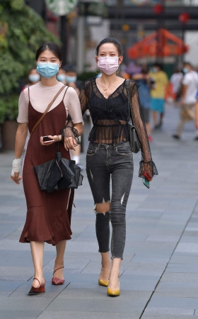 长腿高跟紧牛女人 [16P]