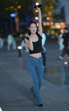开朗牛仔裤