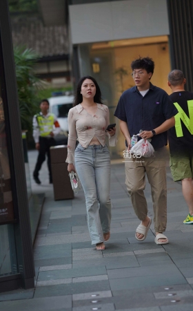 街拍微胖牛仔裤美姐 [23P]
