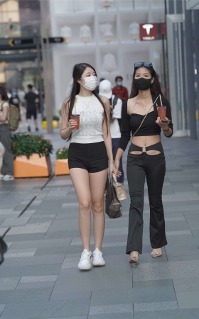 青春靓丽姐妹花