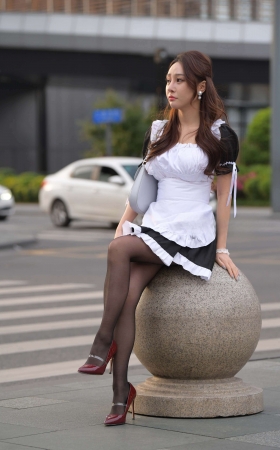 街拍女仆装，嘿丝美女 [24P]