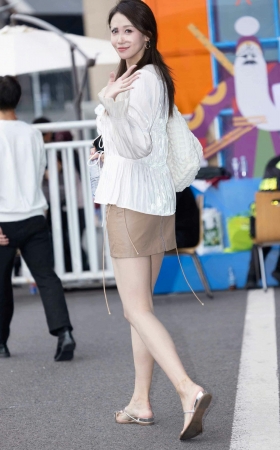 LB407-47P成都车展-178模特网红明明下班拍美腿 7P