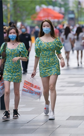 两个衣服一样的小姐姐(60P)