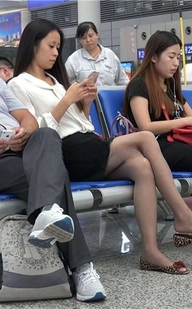 4K – 超薄透长丝美腿豹纹鞋美眉 [1.18 GB/MP4]