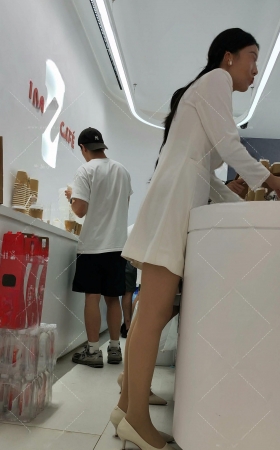 4K视频后台轻熟礼仪肉丝袜根震撼 [5P]