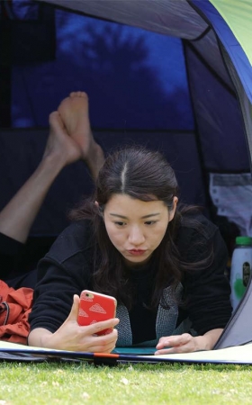 No1525 漂亮少妇卖萌自拍后掉转方向，瞬时门户大开，美足全面失守 第1套