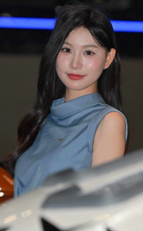 26529-42-92√这一波奥迪礼仪小仙女，你选哪个呢？ 14P