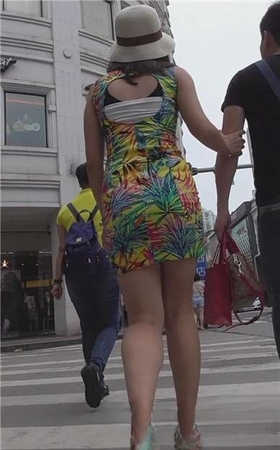 街拍性感花色包臀裙海岛风情女神姐姐 [639 MB]