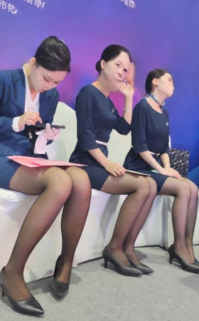 4K会场经典群黑丝制服案场堪比空姐啊 5P