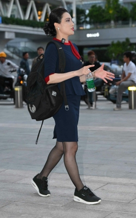 2566-3=93√空乘黑丝轻熟 10P