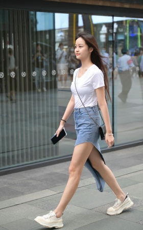 甜美的牛仔裙小姐姐 [19P]