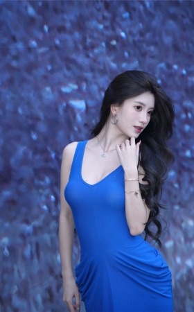 柔美蓝色裙装
