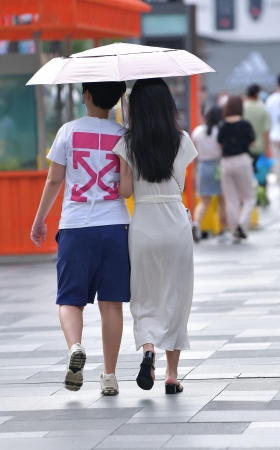 夏日白裙女友 [16P]
