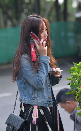 短裙肉丝美腿小姐姐在等你吗3A1422[362M]