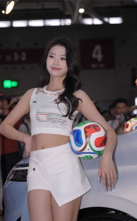 甜美活力颜清冉