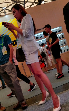 白色连衣包臀短裙高跟性感高挑OL美女