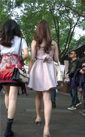 4K – 街拍吊带裙美女 [1.56 GB/MP4]
