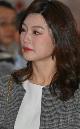 26526-17-62√上海旅交-肉丝白裙白领轻熟女 13P