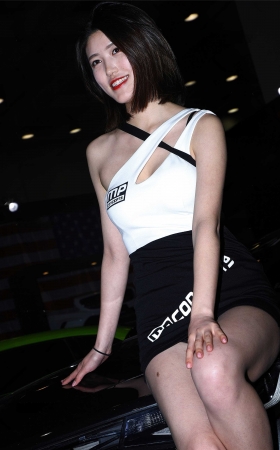黑白制服短发车模 [25P]