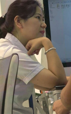 黑丝美女