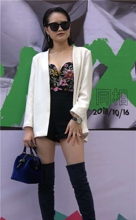 4K 丰满的成熟美女街拍