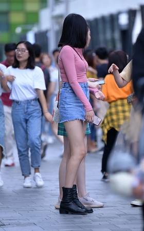 修长美腿美女
