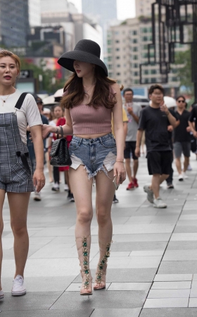 带帽子的小姐姐 [10P]