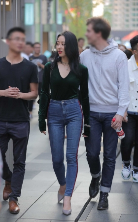 紧牛妖媚美人儿 [16P]