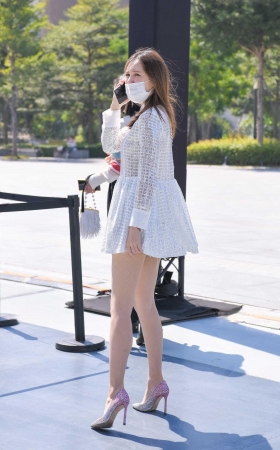 白裙高跟美腿 [18P]