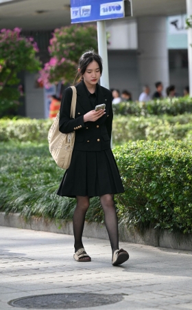 黑丝黑短裙小姐姐 [21P]