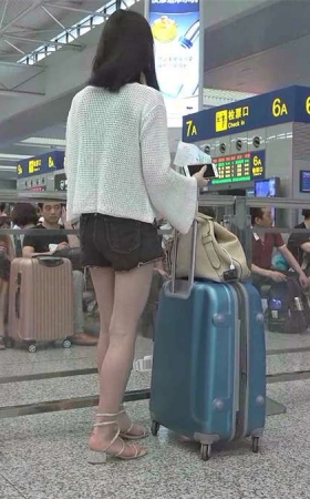 高挑美女细带凉拖