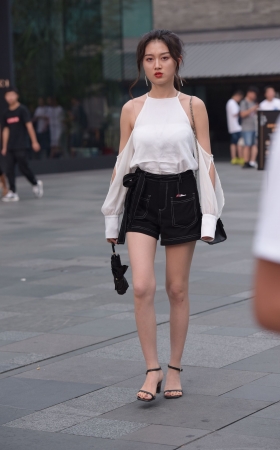 白白嫩嫩的大腿