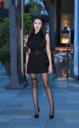 黑丝高跟鞋美女 [17P]