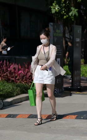 丸子头，白皙美腿韵味的朲槭 [17P]