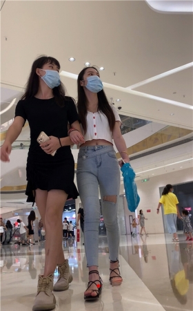 牛仔裤小姐姐