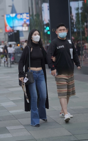 街拍漂亮的牛仔裤女友~ [23P]