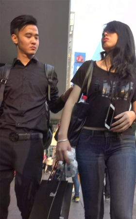 性感紧身牛仔裤美女姐姐1
