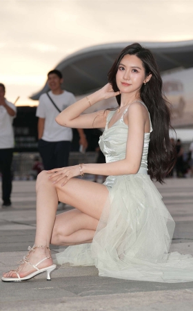 绿色纱裙女神