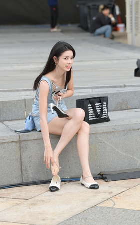 白皙美腿小仙女