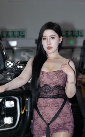 苏州改装-丰满肉感女神车模多肉薇薇的黑丝 [16P]