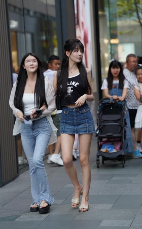 街拍牛仔裙小姐姐 [19P]