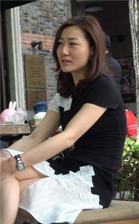 4K 下午茶的气质连衣裙美腿街拍美女
