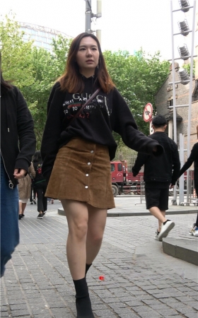 黑色卫衣小姐姐
